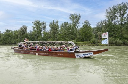 Pl&auml;ttenfahrt auf der Salzach Burghausen., &copy; Burghauser Touristik