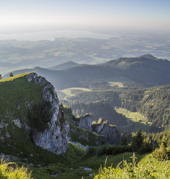 Landschaft im Chiemgau mit Chiemsee im Hintergrund, © Chiemgau GmbH