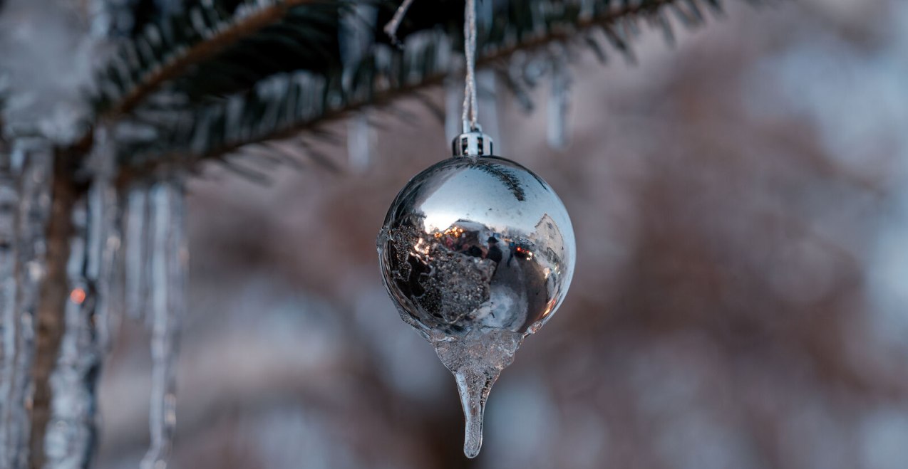 Weihnachtskugel mit Eiszapfen, &copy; Inn-Salzach Tourismus