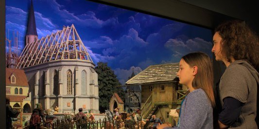 Besucher der Dioramenschau Altötting, © Heiner Heine