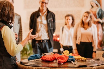 F&uuml;hrung im Weihrauchmuseum Kilwing, &copy; Inn-Salzach Tourismus