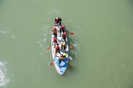 Gruppentour auf dem Riesen-SUP f&uuml;r 8 Personen, &copy; Inn-Salzach Tourismus
