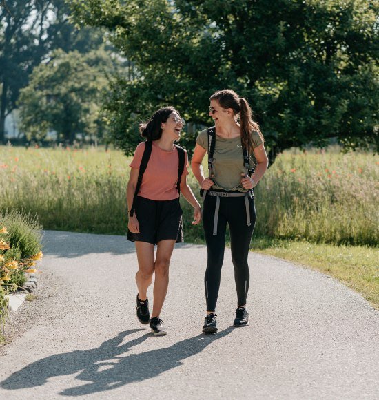 Freundinnen wandern in der Inn-Salzach Region, © Inn-Salzach Tourismus