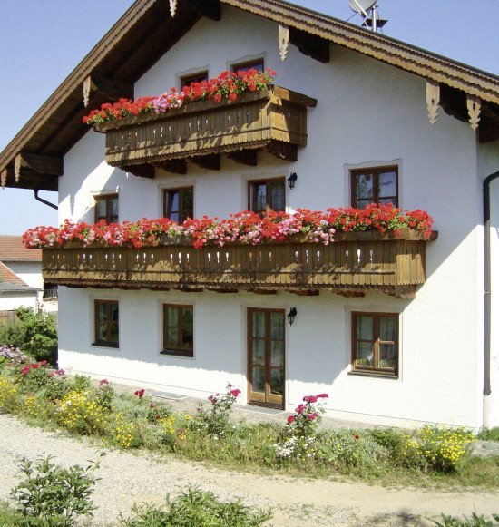 G&auml;stezimmer Bergmann Burgkirchen_Au&szlig;enansicht