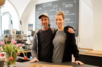 Marie Hase und Maximilian Hilber im MaxHase Kaffee Mühldorf, © Inn-Salzach Tourismus