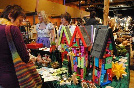 Aussteller beim Kunst- und Handwerkermarkt Neuötting, © Wir sind Neuötting  e. V.