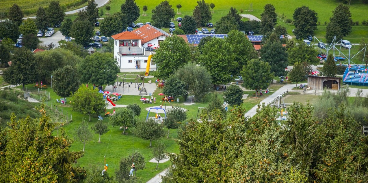 Wildfreizeitpark Oberreith mit Flying Fox, Waldseilgarten und Tierpark mit heimischen Vögeln, Wild- und Streicheltieren, © Landratsamt Mühldorf a. Inn