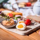 Brotzeit auf dem Griesmühlner Hof mit Ei, Aufstrich und Brot, © Inn-Salzach Tourismus