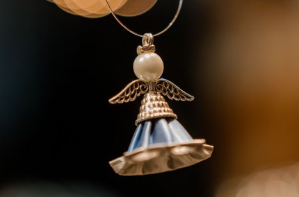 Dekoengel auf dem Adventsmarkt Winh&ouml;ring, &copy; Inn-Salzach Tourismus