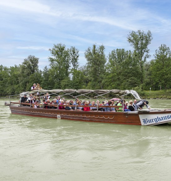 Pl&auml;ttenfahrt auf der Salzach Burghausen., &copy; Burghauser Touristik