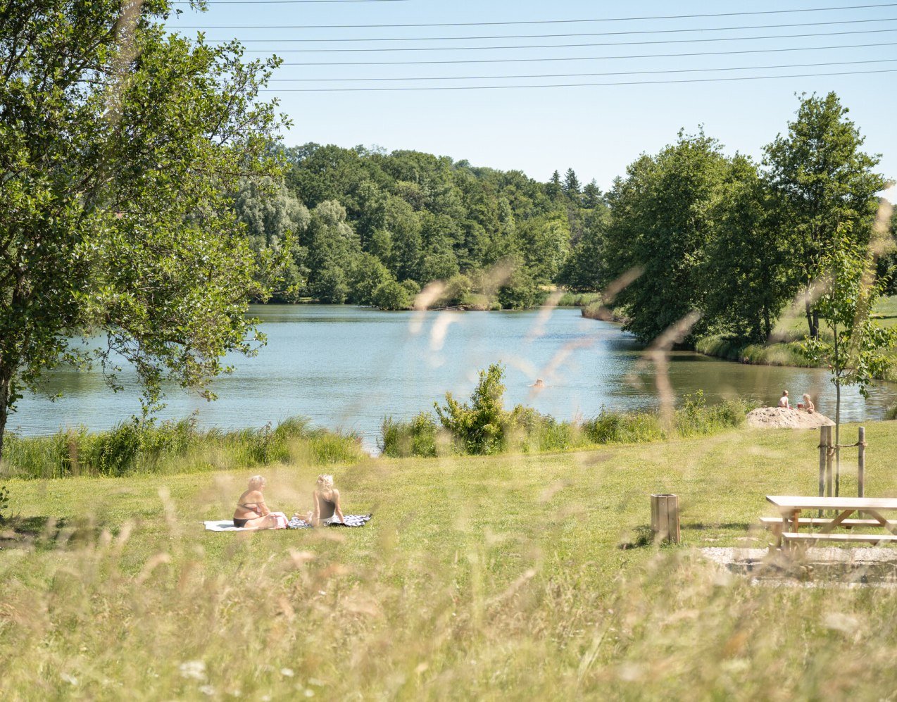 Flossinger See mit Badegästen, © Inn-Salzach Tourismus