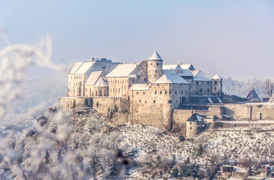 Die weltl&auml;ngste Burg in Burghausen im Winter. 
