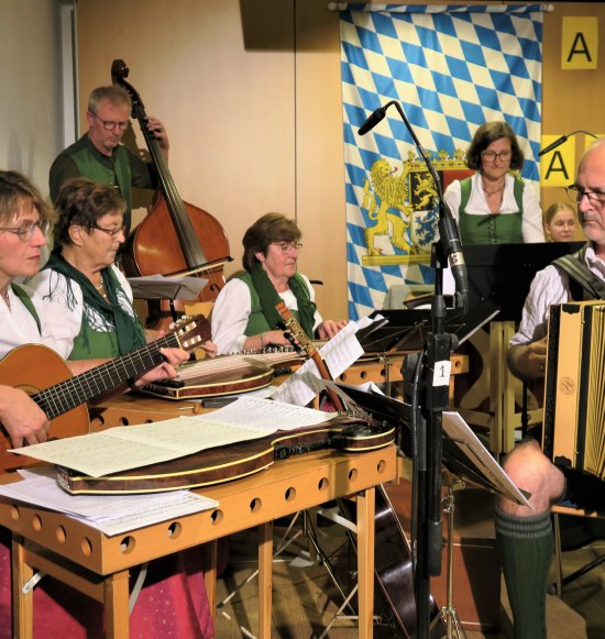 Musikanten beim Hoagartn Obertaufkirchen, &copy; Gemeinde Obertaufkirchen