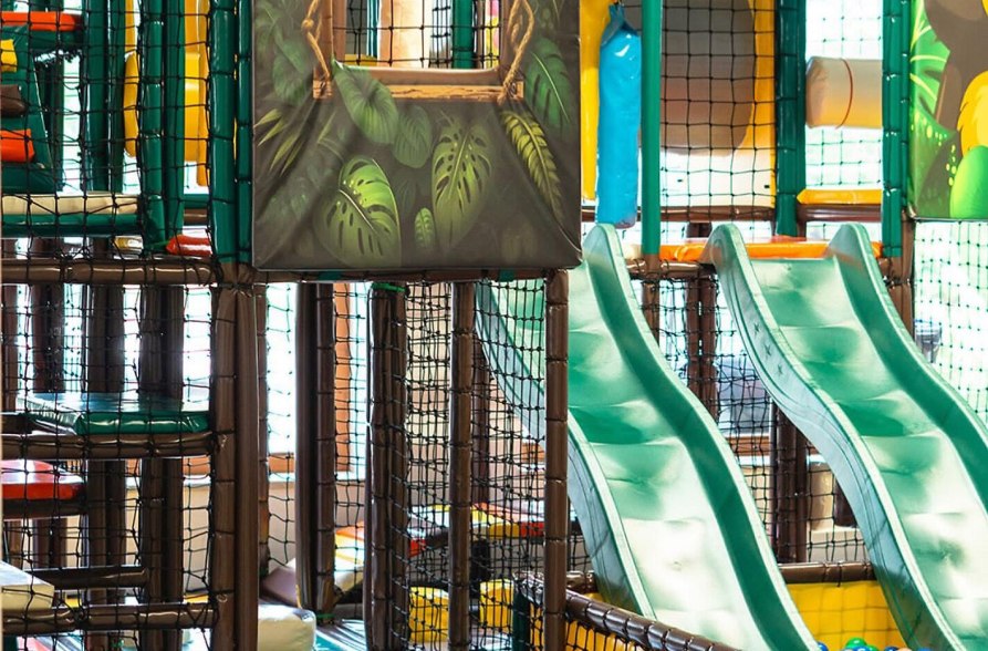 Rutschen im Magic Kids MIALAND Waldkraiburg, &copy; Magic Kids MIALAND