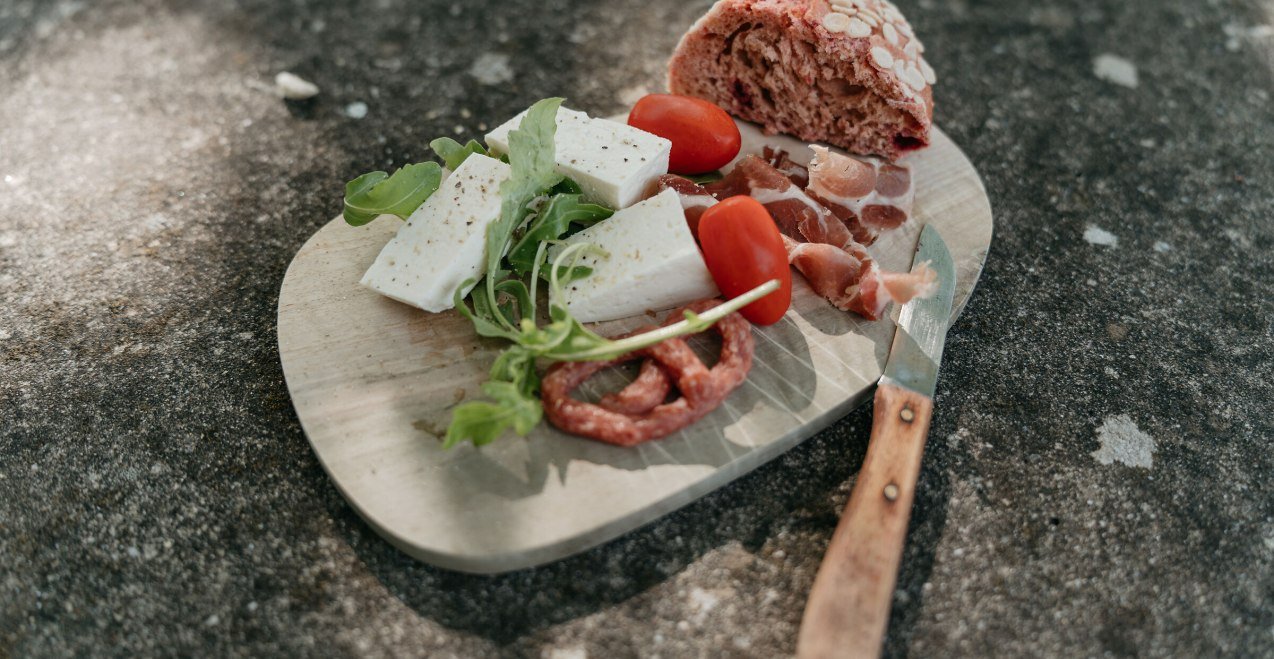 Brotzeit im Umweltgarten Klugham, © Inn-Salzach Tourismus