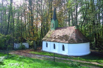 Zellbr&uuml;nnl mit Kapelle bei Buchbach