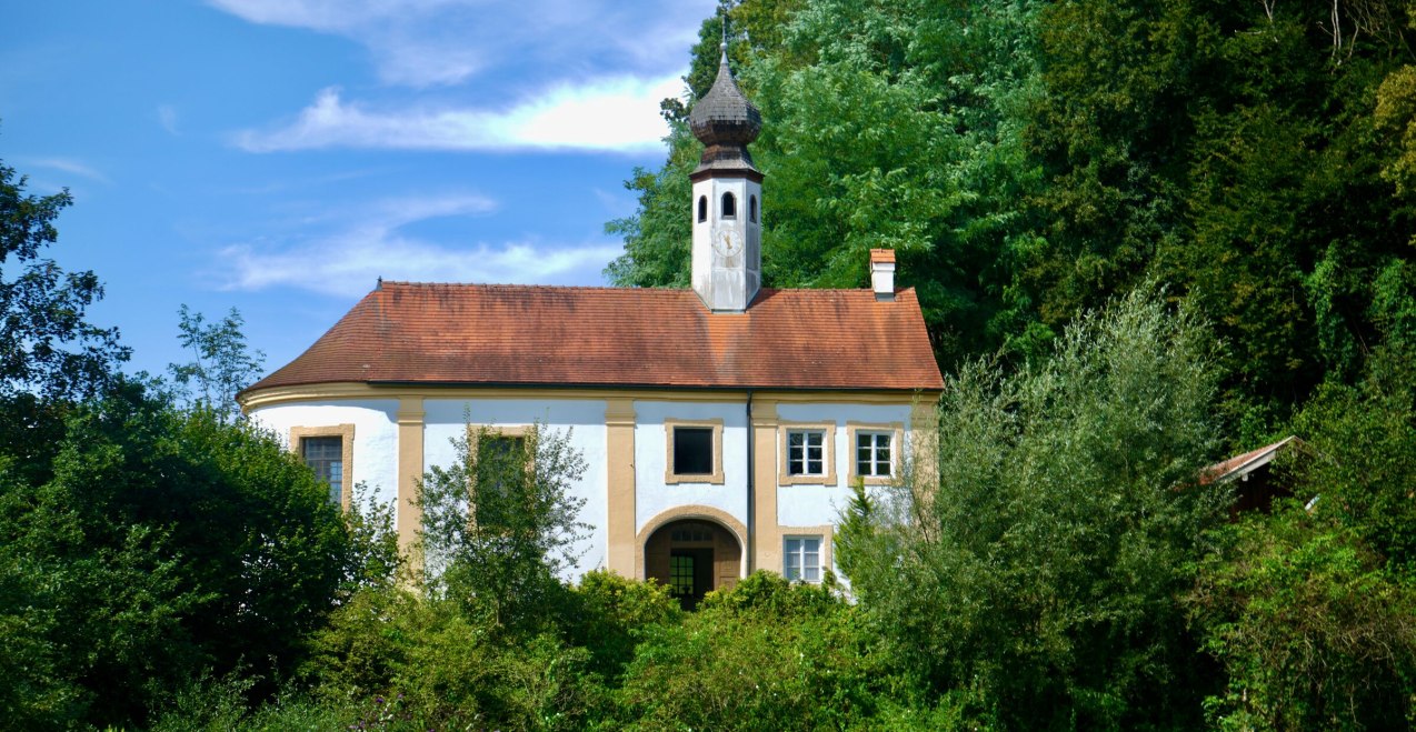 Klause Engfurt umgeben von Natur, © Maria Vogl-Reichenspurner