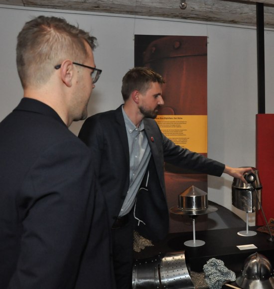 Männer bei einer Führung im Geschichtszentrum und Museum Mühldorf a. Inn, © Geschichtszentrum Mühldorf