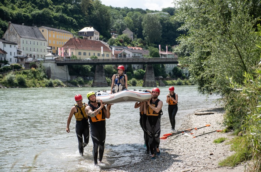 Tour mit dem Big-SUP auf der Salzach, &copy; Inn-Salzach Tourimsus