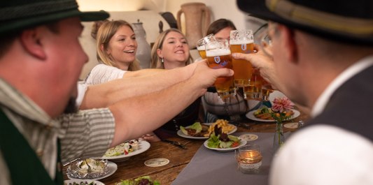 Brotzeit mit Bier, © Bräu z'Loh