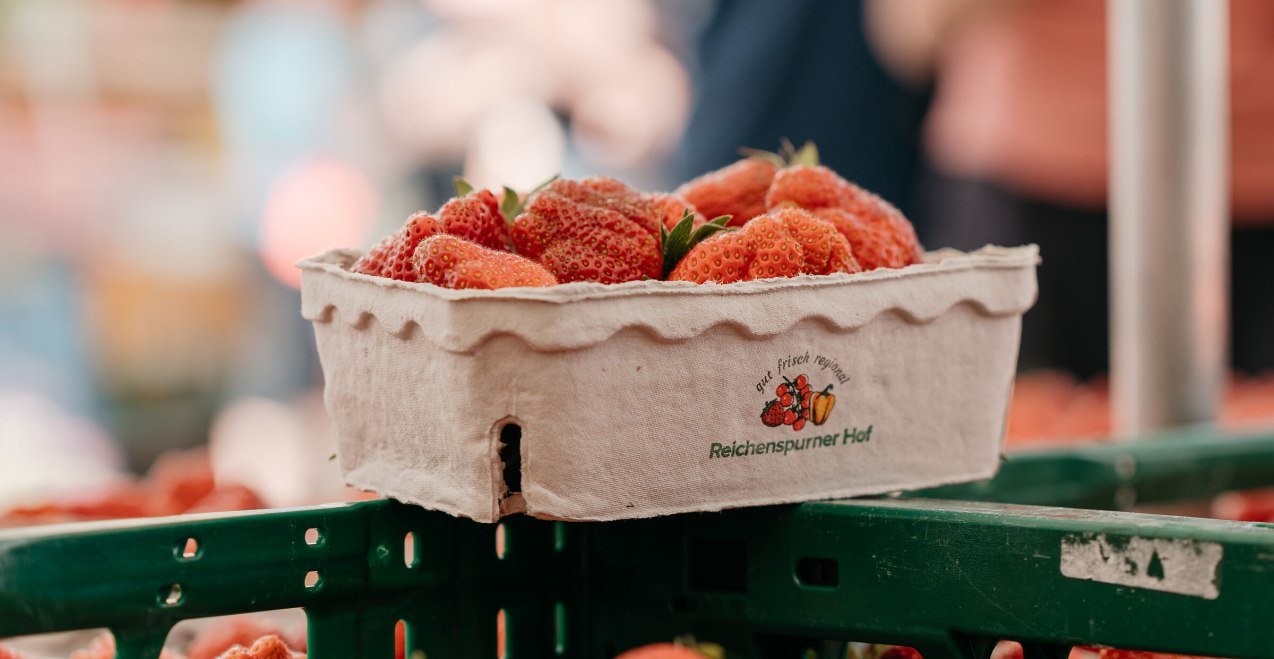 Erdbeeren in Schale vom Markt, &copy; Inn-Salzach Tourismus