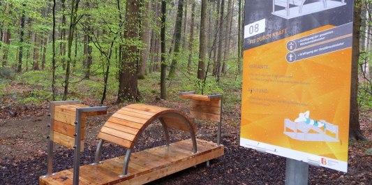 Gelegen in einem Mischwald, befindet sich der Trimm-dich-Pfad in Burghausen. Ein Erlebnis für Groß und Klein.