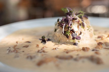 Semmelkn&ouml;del mit Sprossen dekoriert, &copy; Inn-Salzach Tourismus