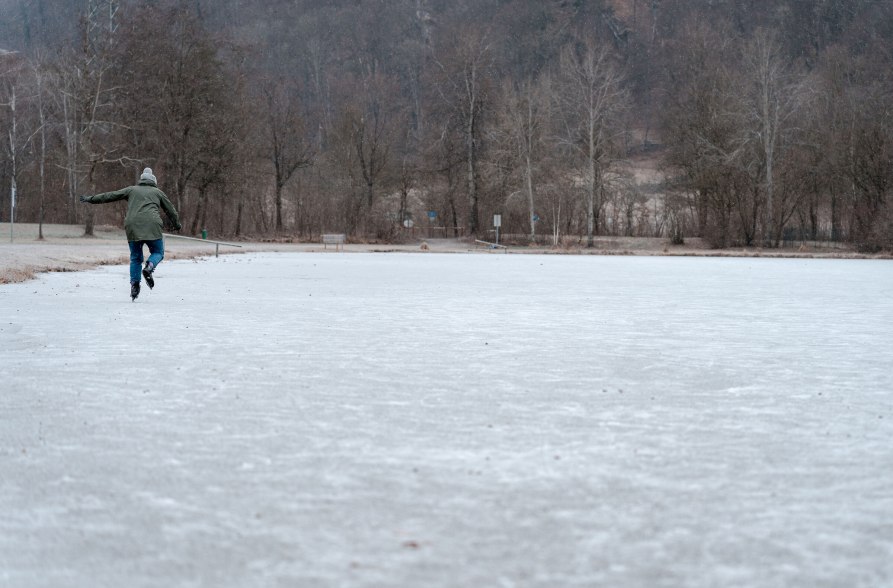 Schlittschuhlaufen am Marktler Badesee, &copy; Inn-Salzach Tourismus