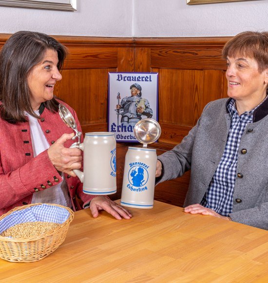 Frauen der Brauerei Erharting, &copy; Brauerei Erharting