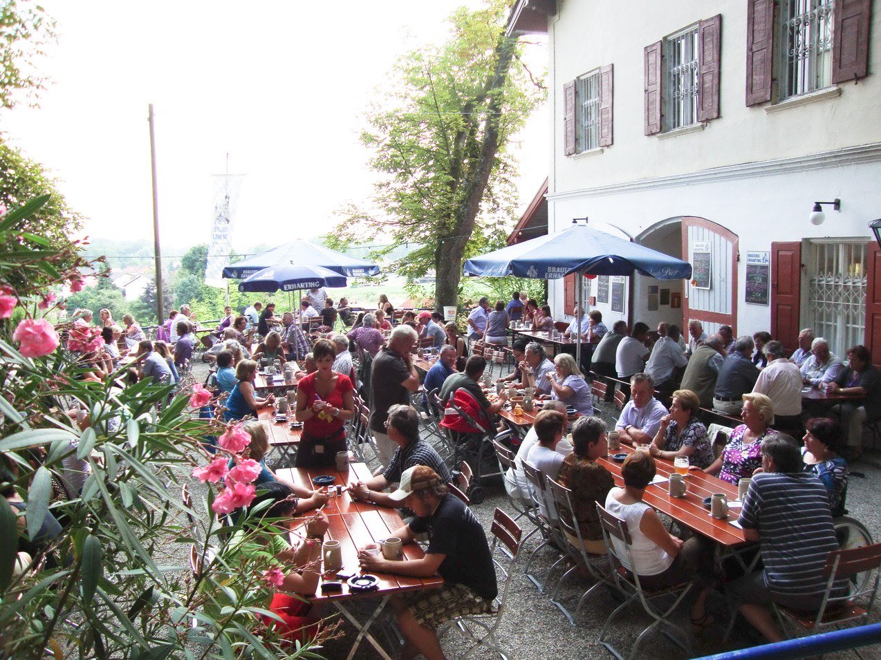 Sommerkeller Erharting - Biergarten mit E-Bike-Ladestation und Eiskeller zur Bierkühlung, © Sommerkeller Erharting