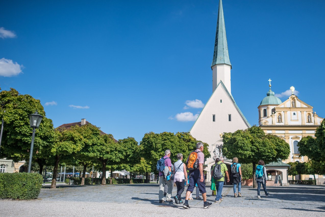 Pilger auf dem Weg in die Gnadenkapelle, © Inn-Salzach Tourismus