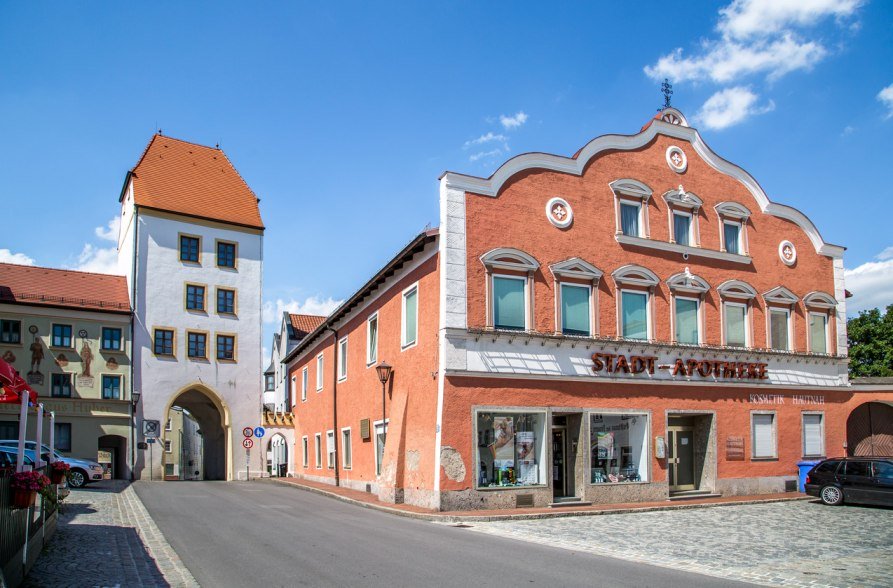 Der Stadtplatz Neumarkt-Sankt Veit mit Stadttor, © Inn-Salzach Tourismus