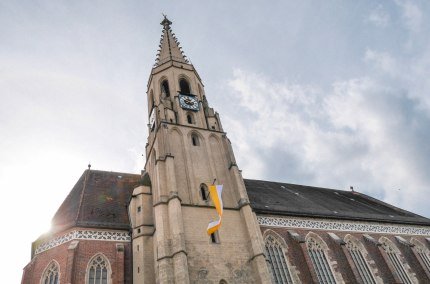 Kirche St. Nikolaus in Neuötting auf dem Sieben-Kirchen-Radweg, © Tourismusverband Inn-Salzach