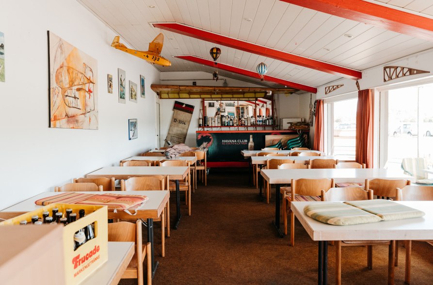 Vereinslokal mit Gastronomie am Flugplatz Alt&ouml;tting, &copy; Inn-Salzach Tourismus