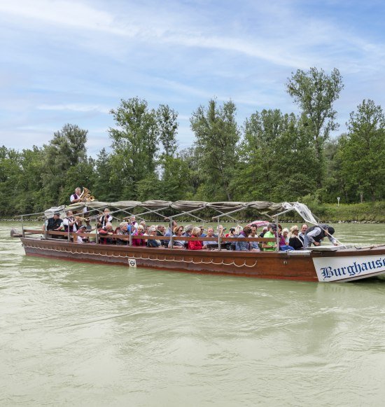 Pl&auml;ttenfahrt auf der Salzach Burghausen., &copy; Burghauser Touristik