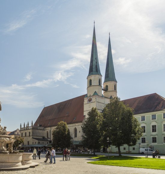 Alt&ouml;tting Kapellplatz mit Gnadenkapelle, &copy; Inn-Salzach Tourismus