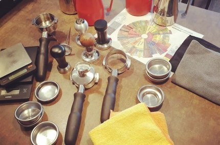 Utensilien für einen Baristakurs bei CaTienda, © CaTienda