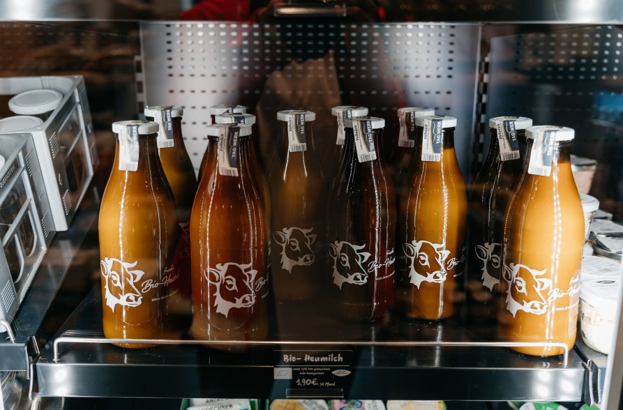 Frische Milch der Alztaler Hofmolkerei, © Inn-Salzach Tourismus