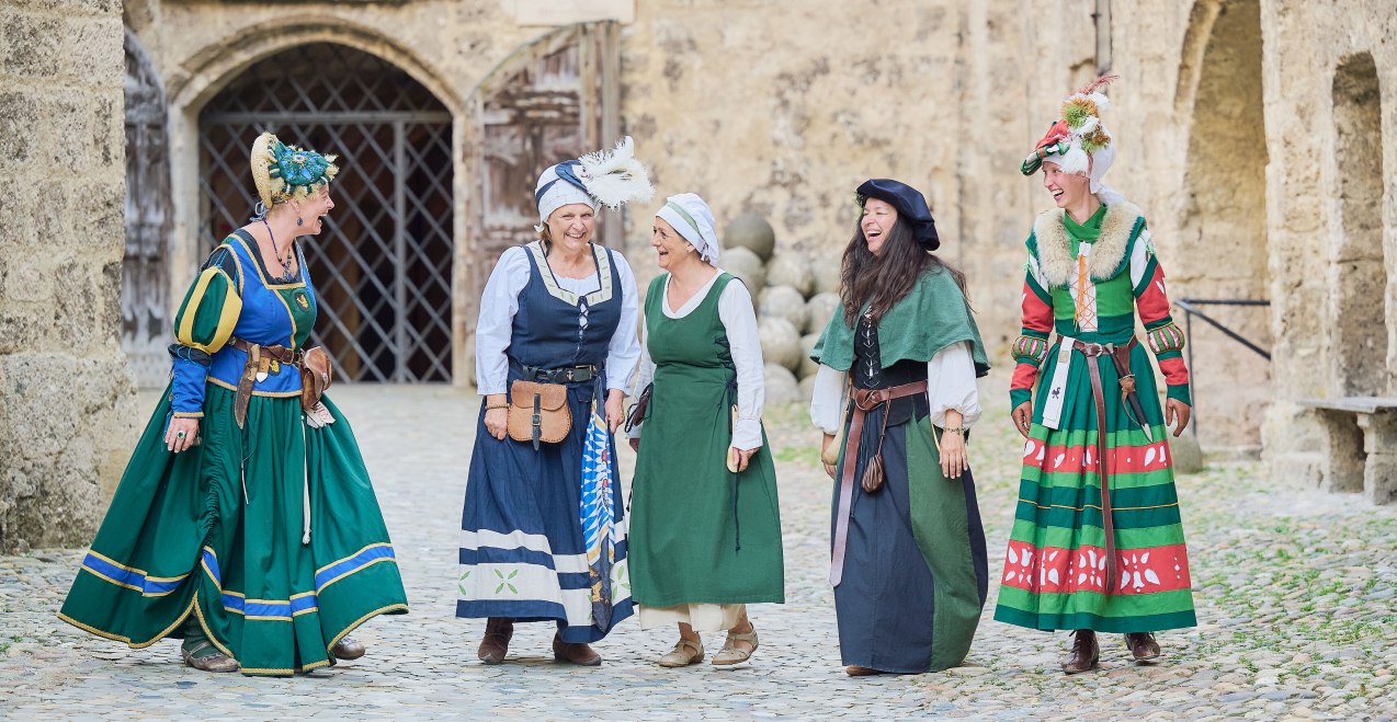 Burghauser Burgf&uuml;hrer im historischen Gewand., &copy; Burghauser Touristik
