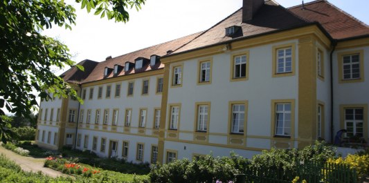 Das Kloster Zangberg mit Garten, © Landratsamt Mühldorf a. Inn