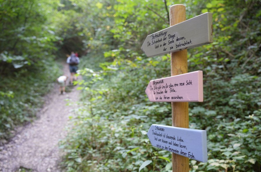 Schilder beim Wanderweg Leonberg, © Inn-Salzach Tourismus