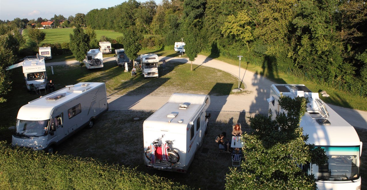 Wohnmobile auf dem Wohnmobilstellplatz in Burghausen, © Burghauser Touristik GmbH