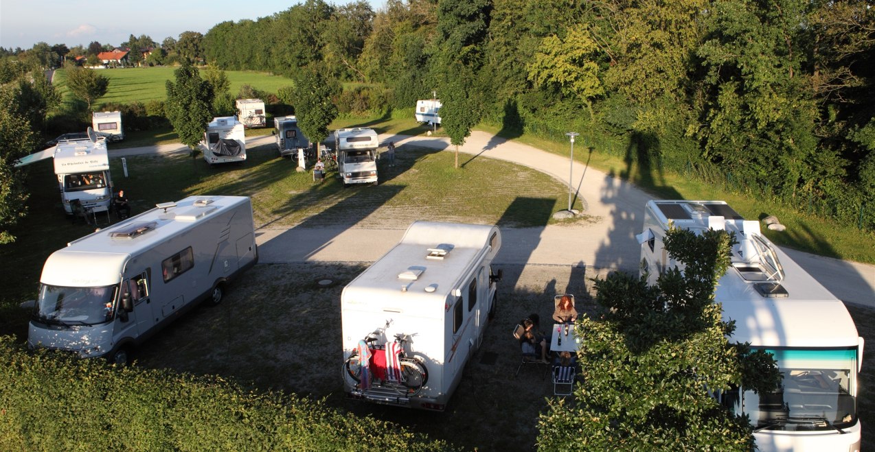 Wohnmobile auf dem Wohnmobilstellplatz in Burghausen, © Burghauser Touristik GmbH