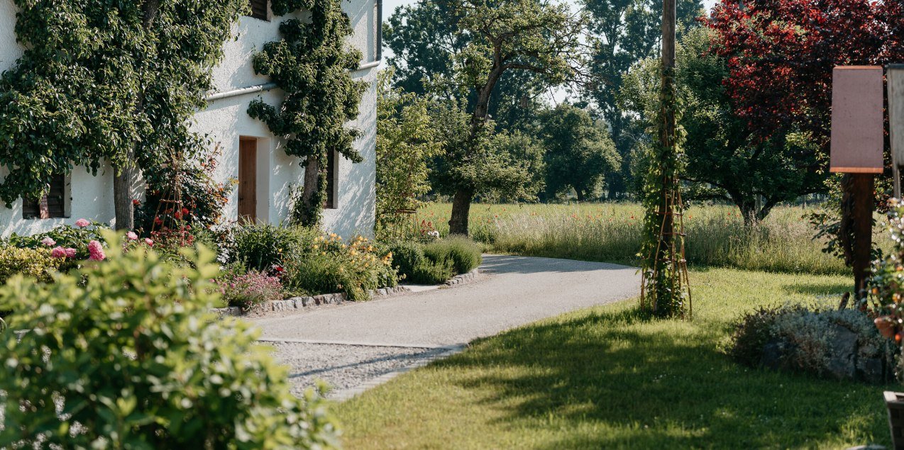 Einfahrt zu einem Bauernhof, © Inn-Salzach Tourismus