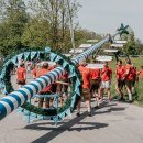 Gruppe beim Maibaum aufstellen, © Inn-Salzach Tourismus