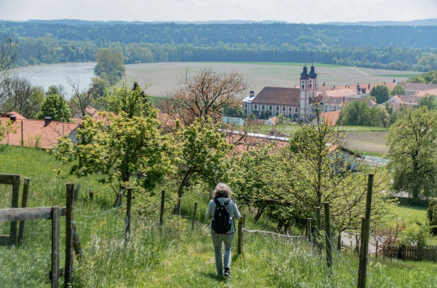 Wanderung zum Kloster Au a. Inn, &copy; Inn-Salzach Tourismus