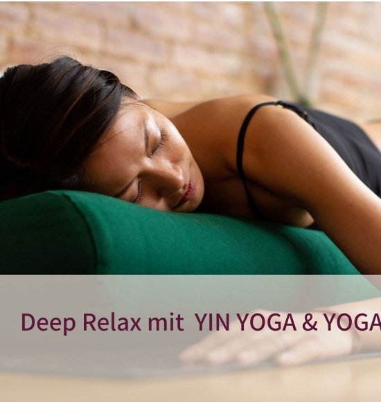 Frau beim Yoga, © Tanjas Yogawelt