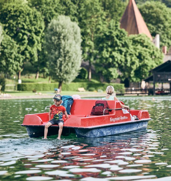 Tretboot fahren auf dem W&ouml;hrsee Burghausen, &copy; oberbayern.de, Tobias K&ouml;hler