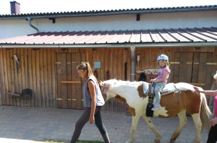 Ponyreiten bei Werners Ponyhof in Oberholzhausen, &copy; Inn-Salzach Tourismus