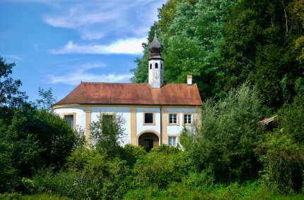 Klause Engfurt umgeben von Natur, &copy; Maria Vogl-Reichenspurner